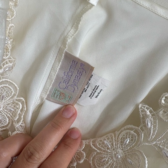 Vintage Cream Slip with Floral Lace - Size Medium - Picture 7 of 8